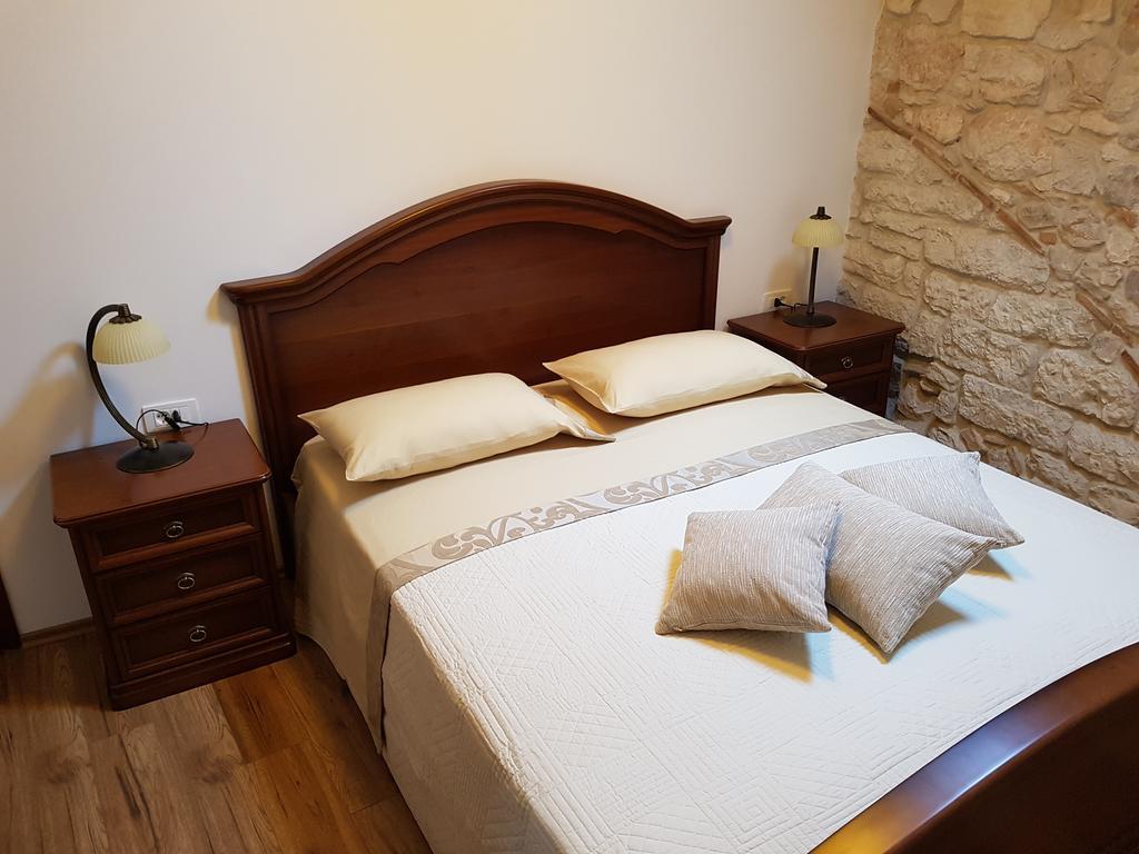 Antique Apartment Arsenale Rovinj Exterior photo